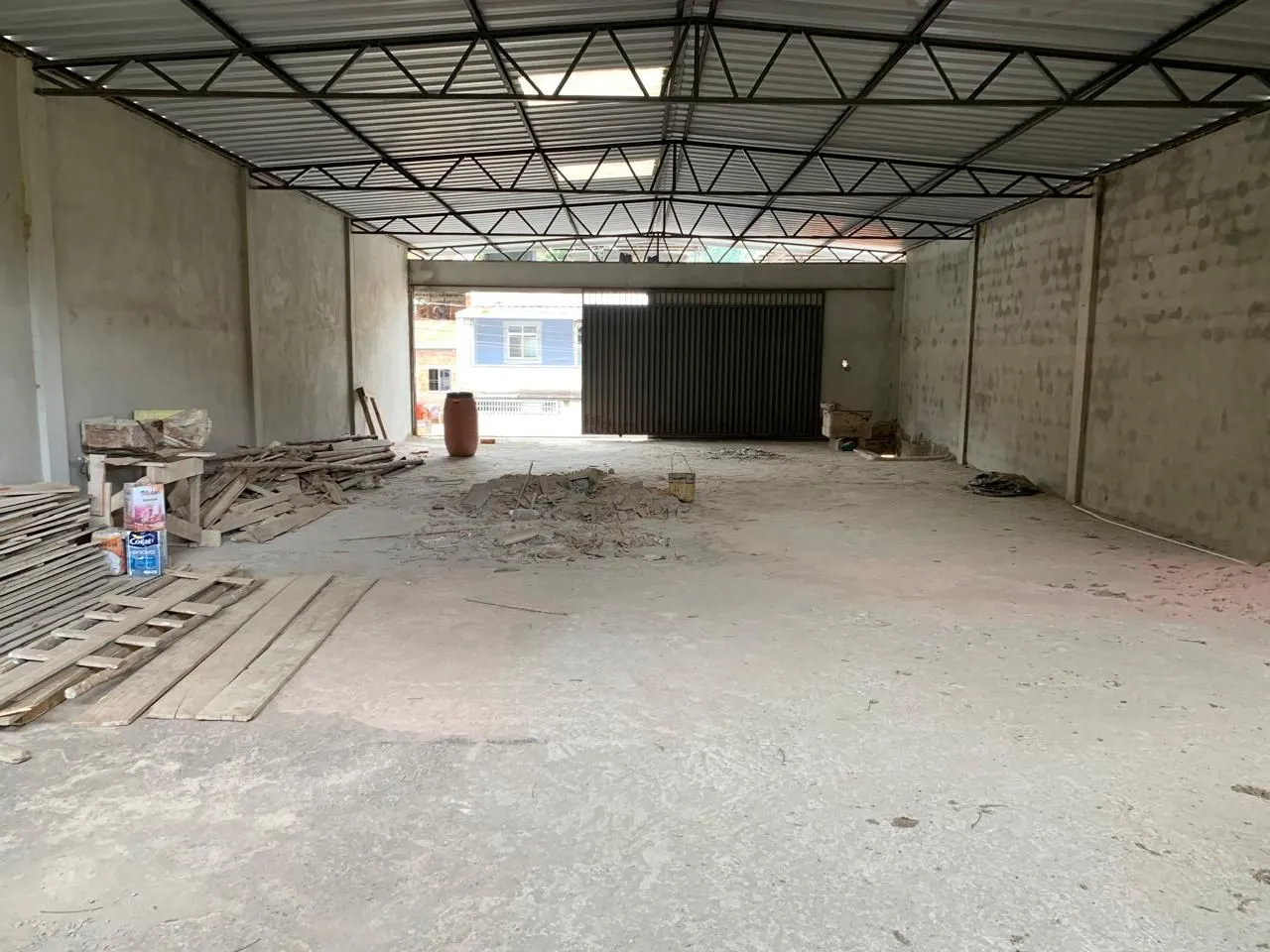 GALPÃO 400m2 PARQUE DAS TORRES,COM 60m2 DE TERRENO NOS FUNDOS 2 PISOS 
