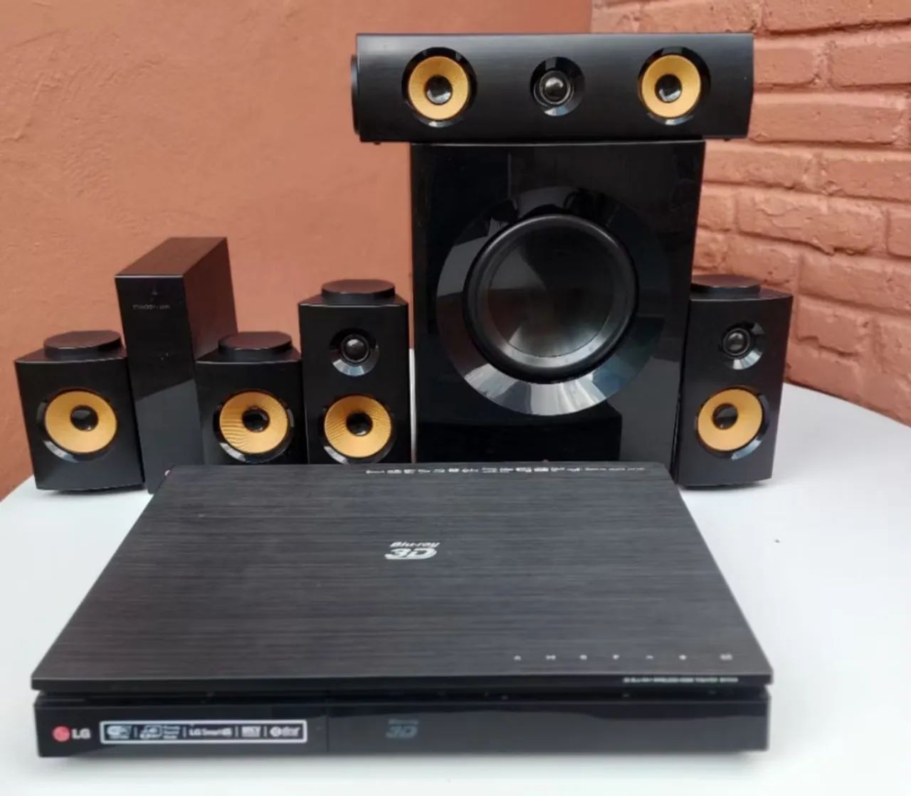 Home Theater LG Blu-ray 3D com 5.1 Canais