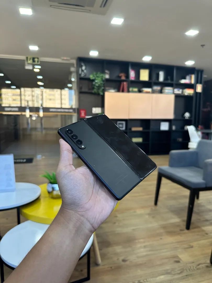 Samsung Galaxy Z Fold 3 256gb - R$3890,00 ou em até 12x no cartão 