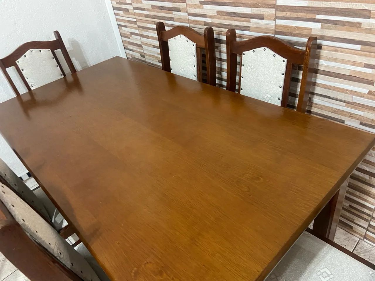 Conjunto de Mesa e Cadeiras de Madeira Maciça - Foto 4
