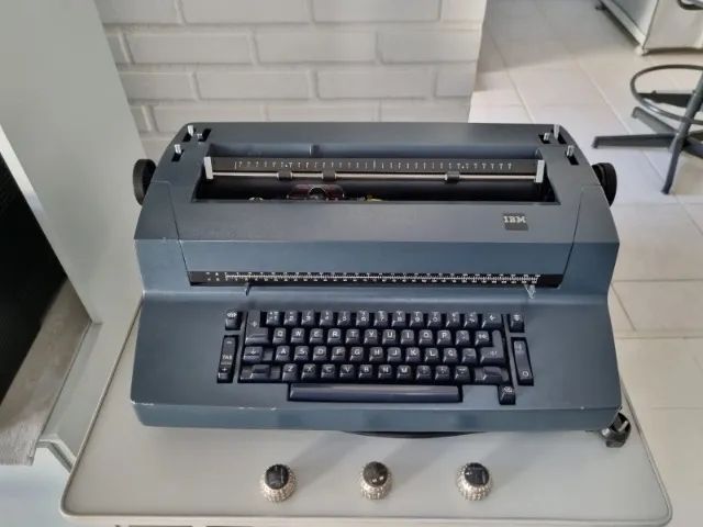 Maquina de datilografia IBM Elétrica - Foto 4
