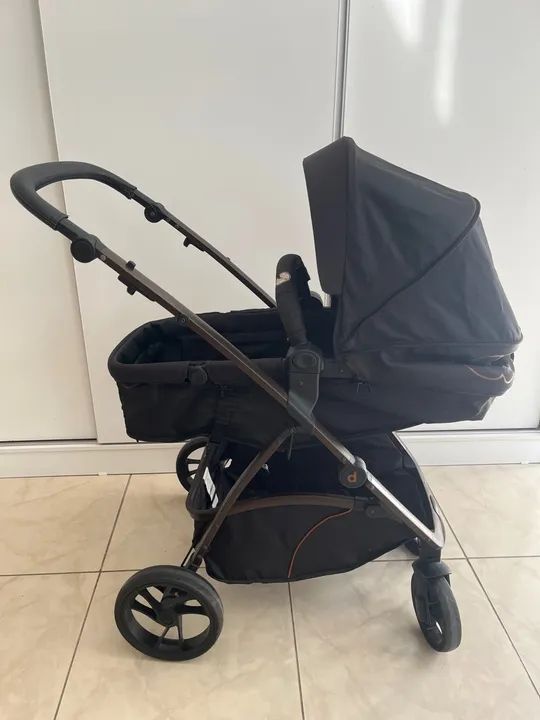 Carrinho de bebê Moisés Dzieco com bebê conforto e base Galzerano.  - Foto 3