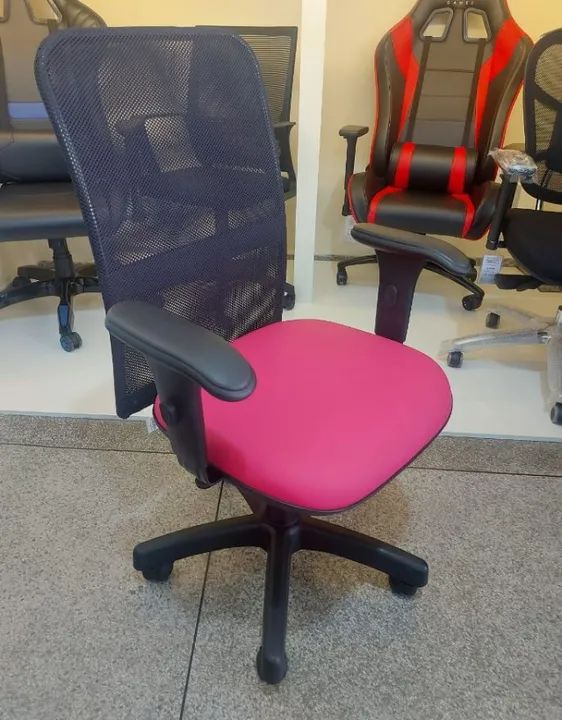 Cadeira Diretor com Encosto de Tela