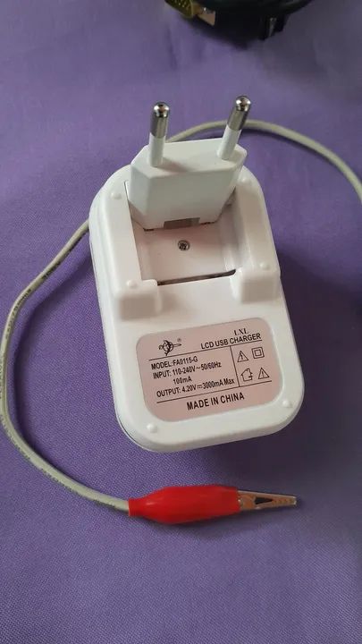 Carregador Universal para Baterias de Celular - Foto 4
