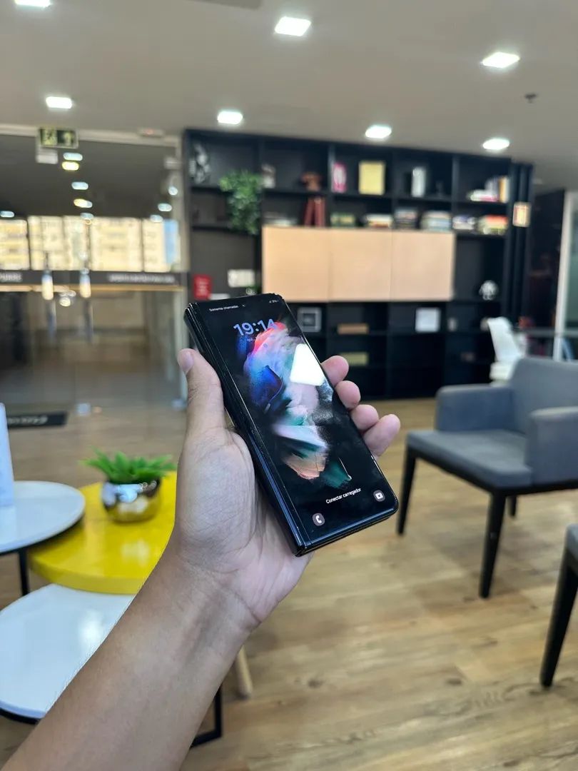 Samsung Galaxy Z Fold 3 256gb - R$3890,00 ou em até 12x no cartão  - Foto 2