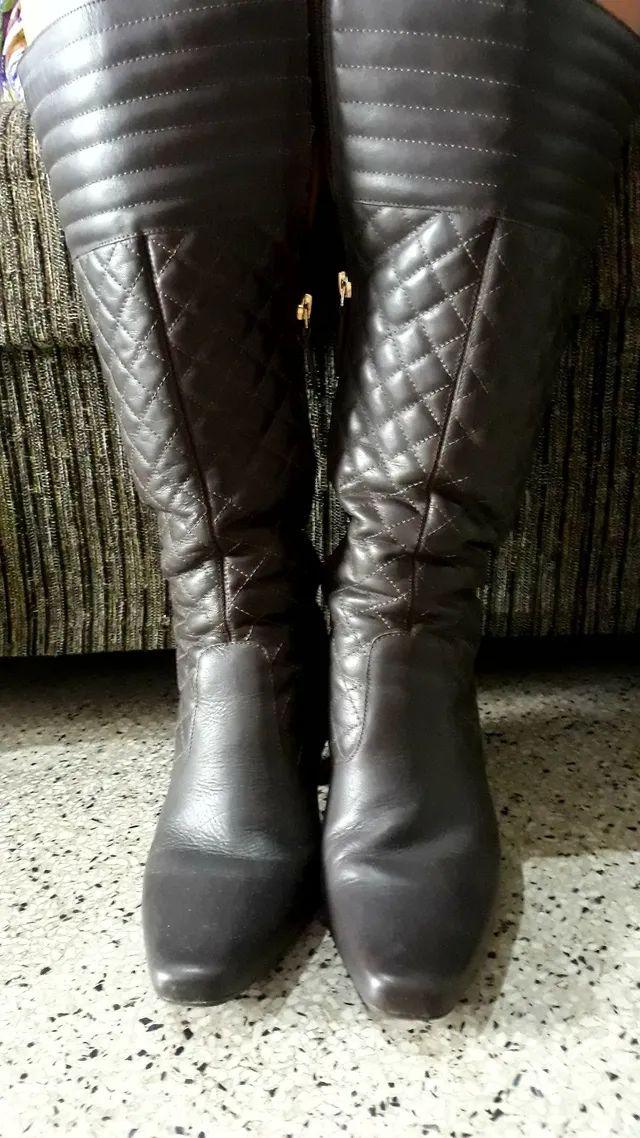 Bota marrom de cano longo da Stiletto  - Foto 5