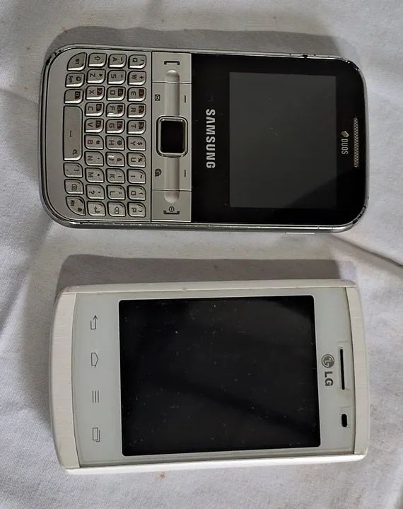 Dois celulares, Samsung e LG, para retirada de peças