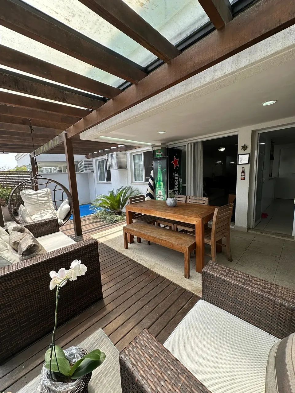 Garden com 100m² com 2 quartos sendo 1 suíte, com churrasqueira e piscina na varanda