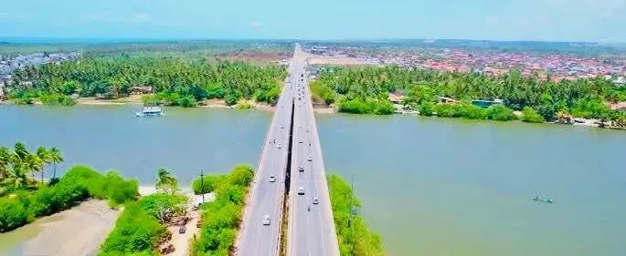 MARECHAL DEODORO. AREA PLANA, BEIRA DE PISTA NA BARRA NOVA!