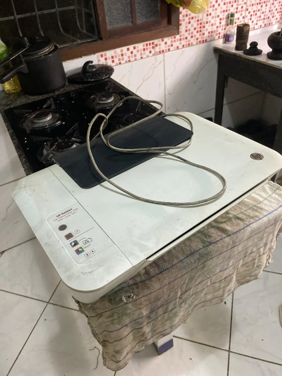 Estou doando impressora HP 100 cartuchos de tinta