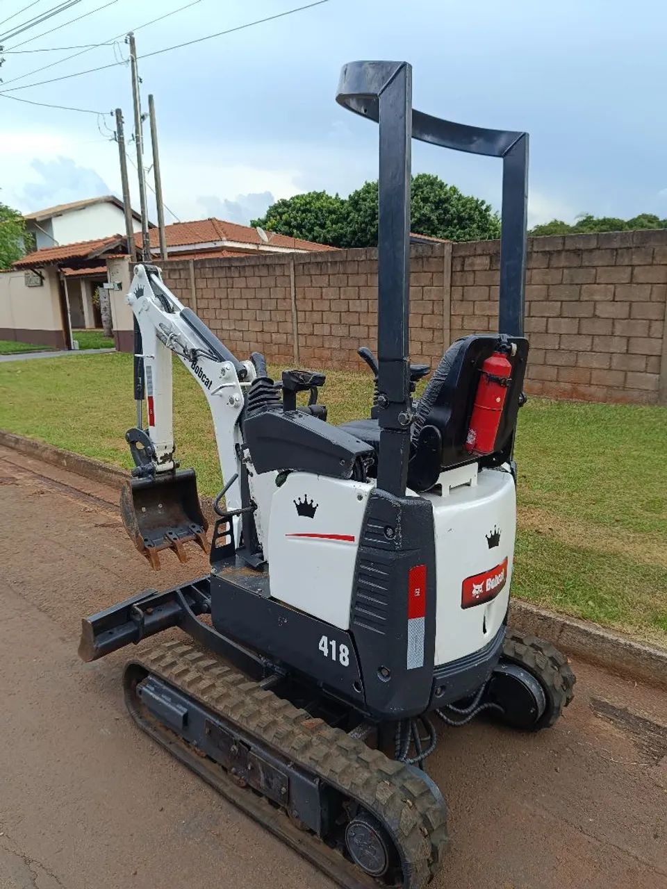 Mini escavadeira Bobcat 418 Ano 2014  