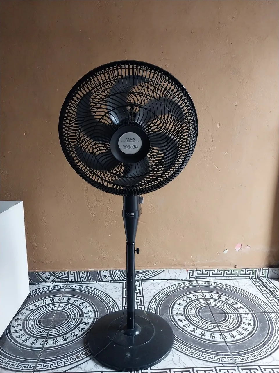 Ventilador de Coluna Arno Turbo