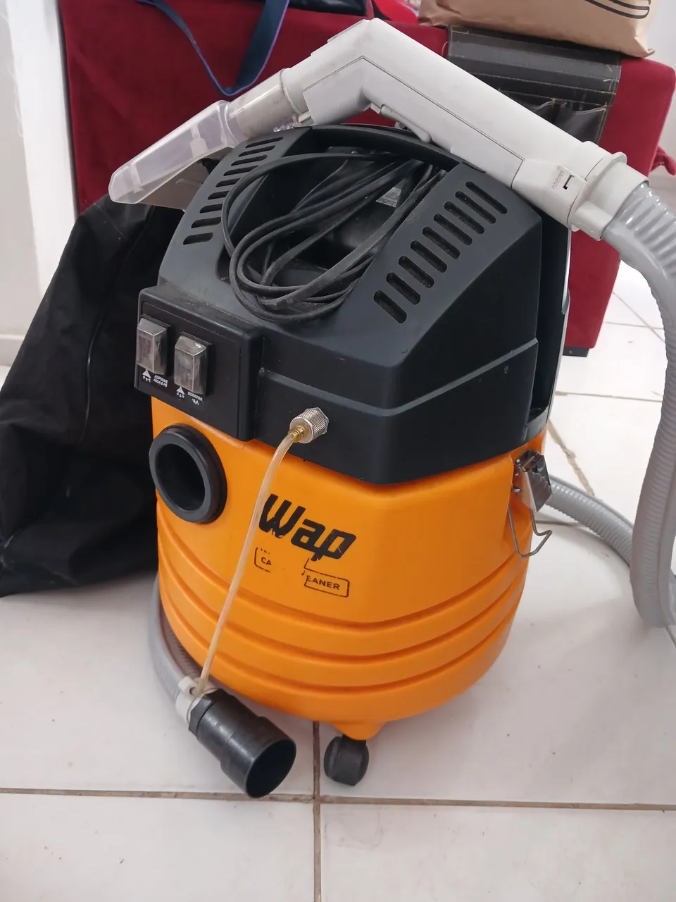 Extratora e aspirador de pó WAP