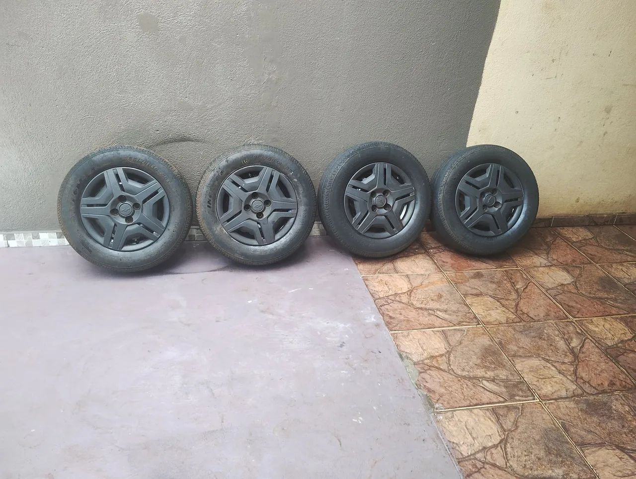 Vendo lindo jogo de rodas Chevrolet 