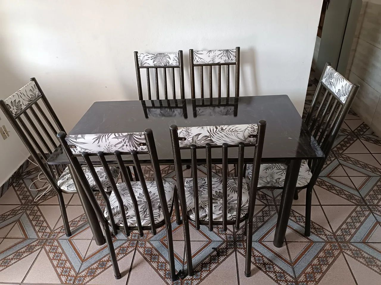 Mesa tubular de 6 cadeiras nova 