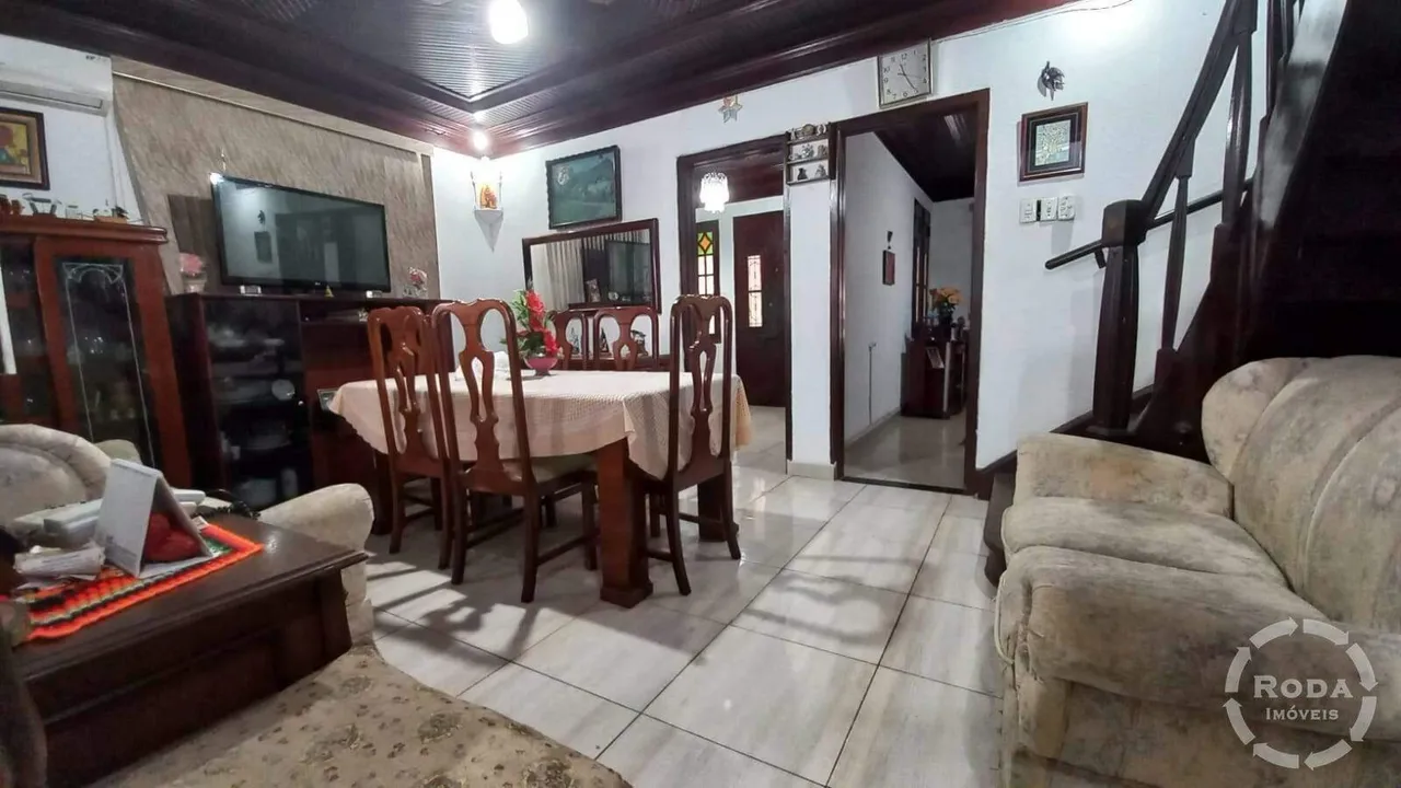 Sobrado amplo com 4 dormitórios no Macuco