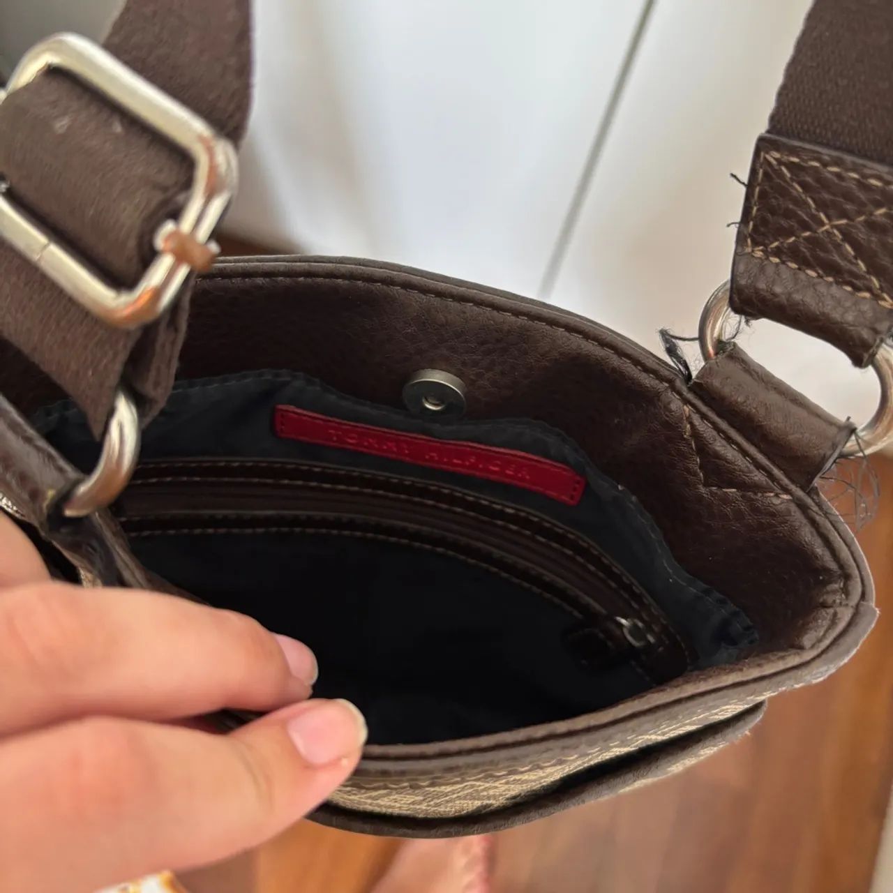 Bolsa de Ombro Tommy Hilfiger Marrom - Foto 2