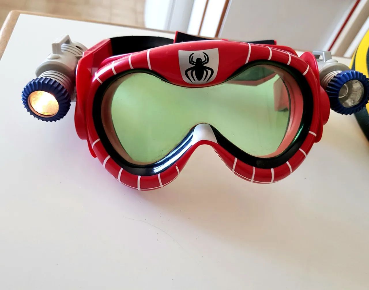 HOMEM ARANHA - OCULOS COM LANTERNAS LATERAIS
