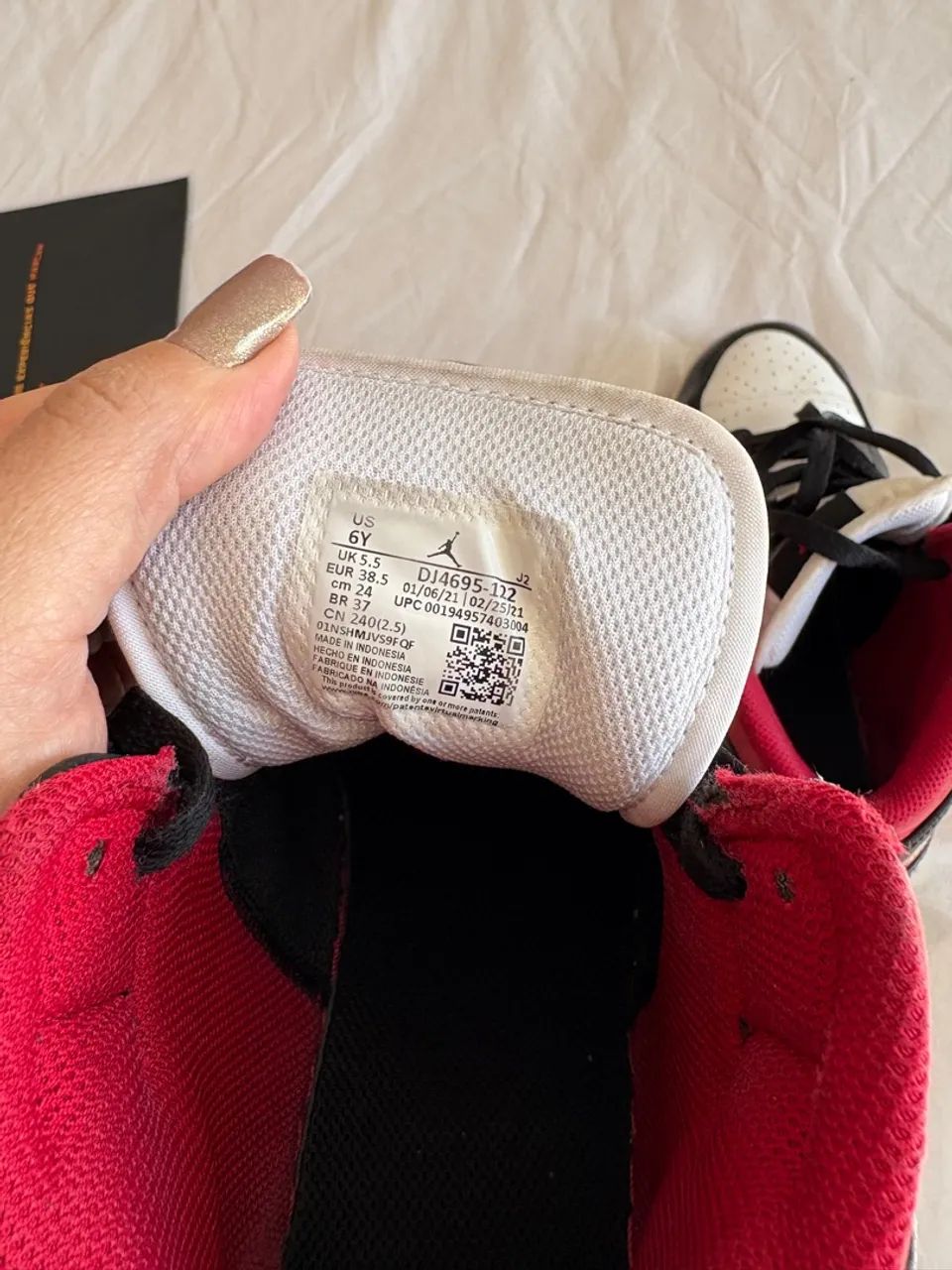 Air Jordan 1 Retro High OG - Black/White/Red - Foto 3