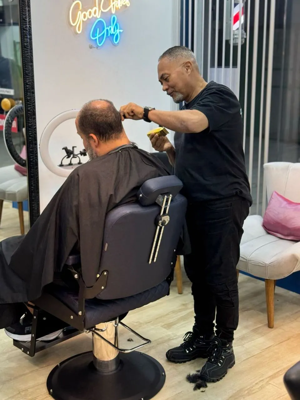 Profissional cuidando de vc na sua residência.