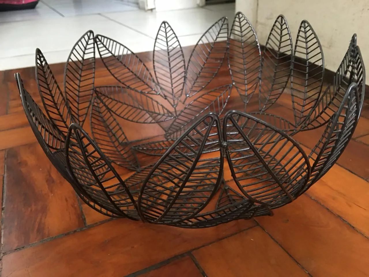 Bowl de Metal Decorativo em Formato de Folhas