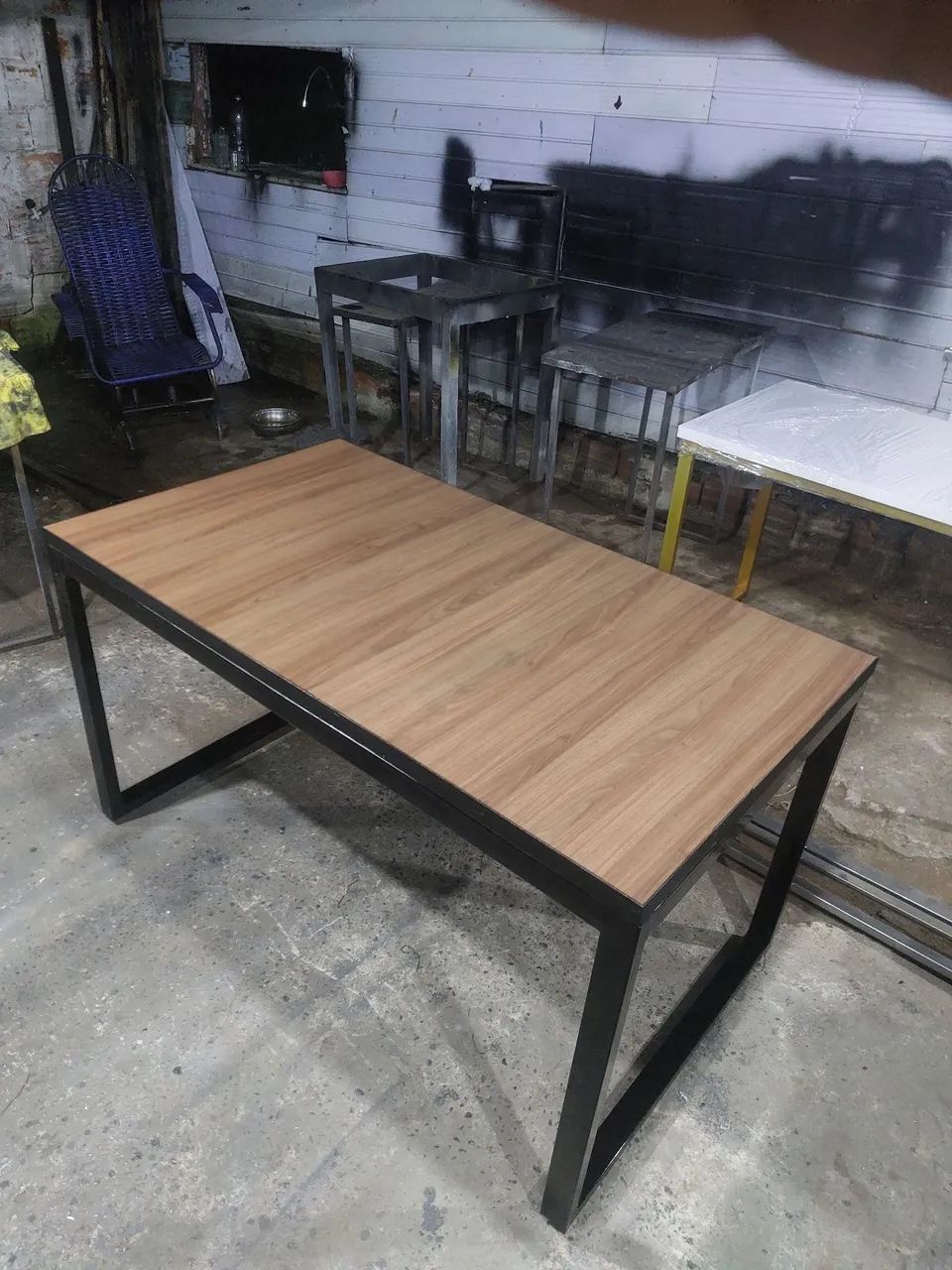 Mesa de Jantar em Madeira com Pés de Ferro - Foto 3