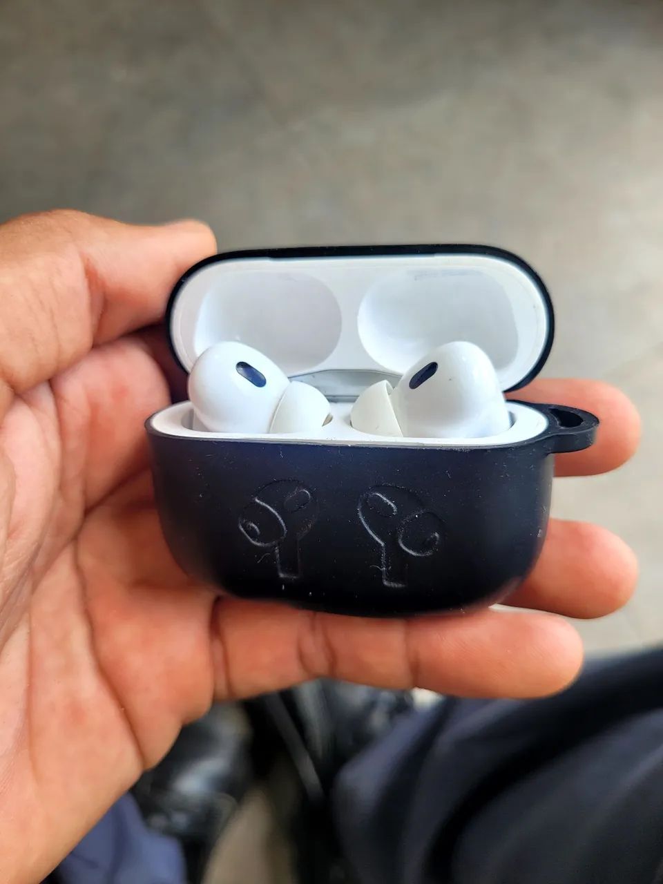Airpods Pro com Case - Silicone Preto - Foto 2
