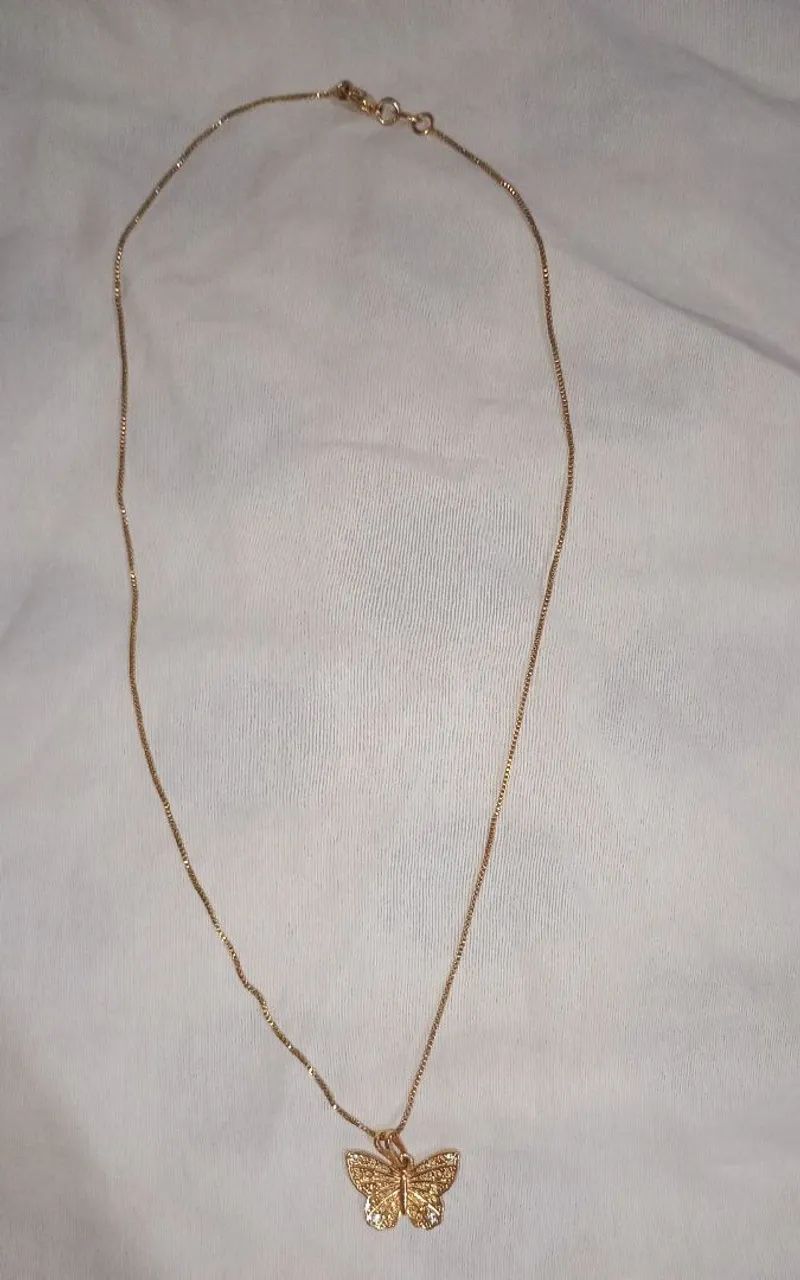 Colar de corrente com pingente de borboleta da Magold 