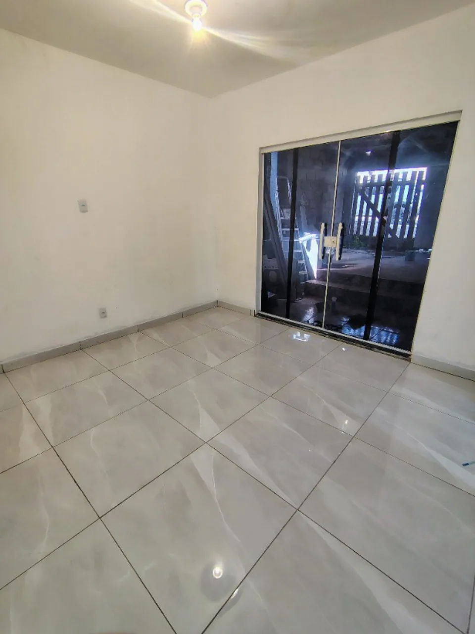 Casa para alugar com 70 metros quadrados (Luz e agua inclusos no aluguel)