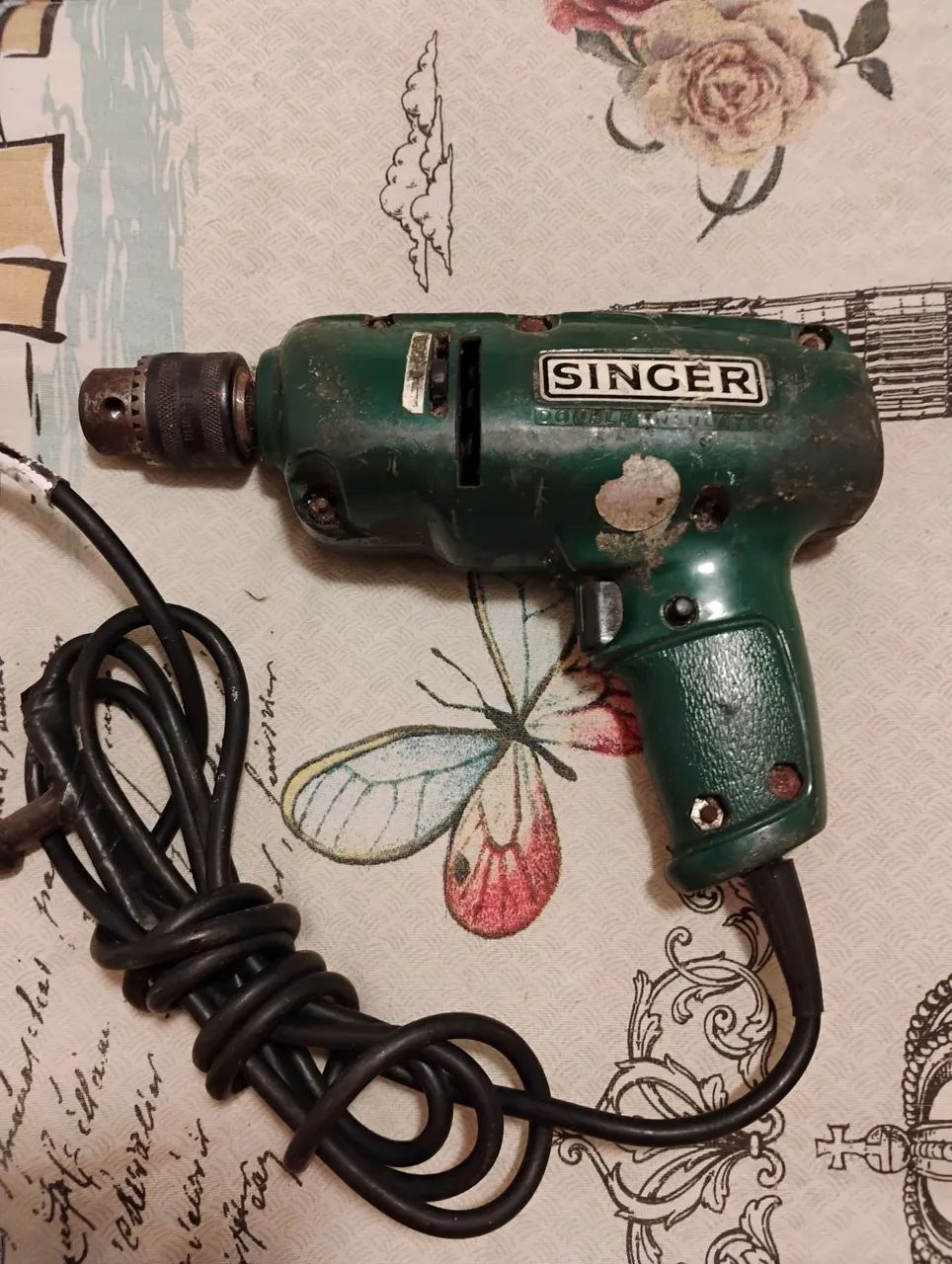 Antiga furadeira Singer anos 70