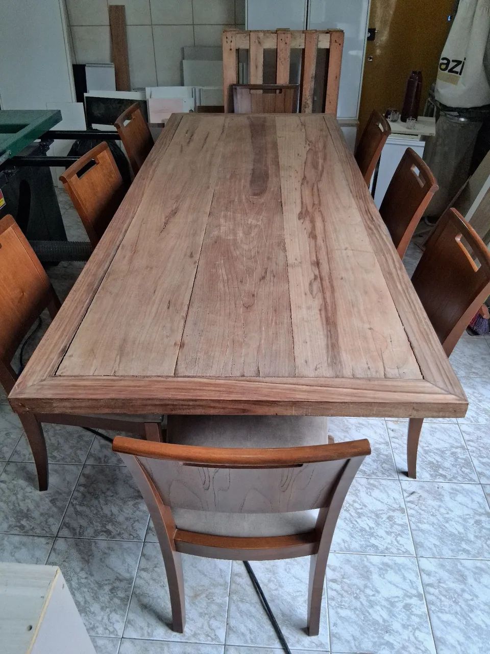 Mesa de Madeira Maciça com 8 cadeiras  - Foto 2