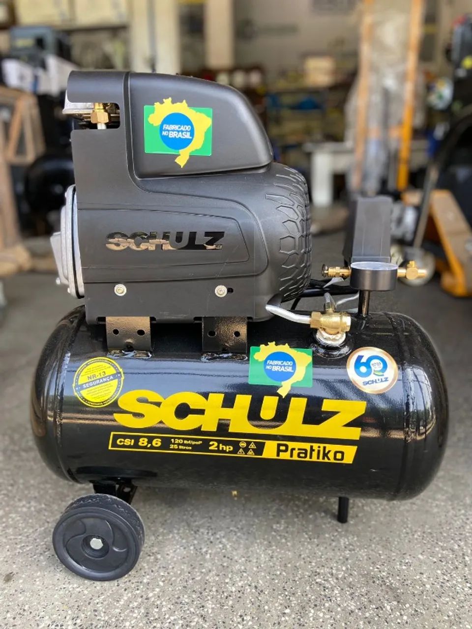 Compressor com rodinha 25 Litros Schulz Pratiko
