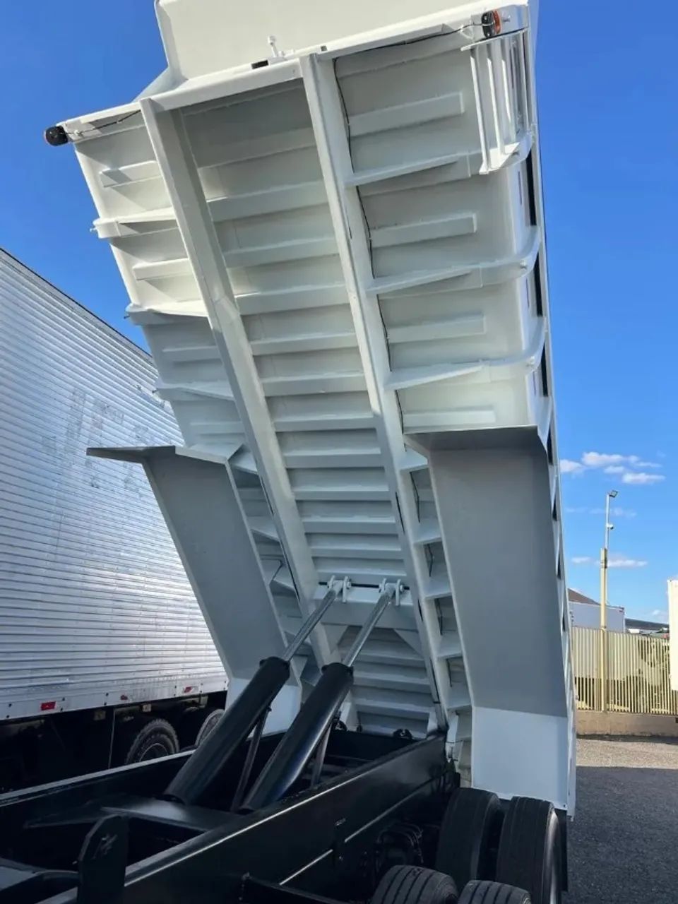 24260  Caçamba 2019  - Foto 4