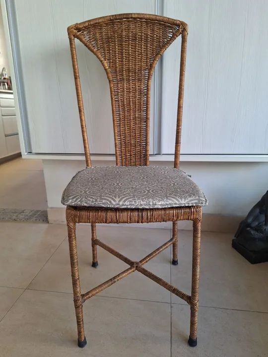 Mesa de jantar grande de vime e vidro com 6 cadeiras - Foto 3