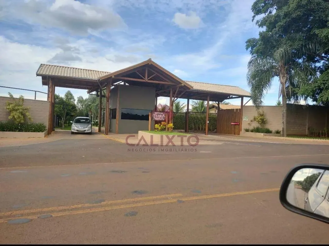 VENDE-SE LOTE EM COND. RESIDENCIAL FECHADO