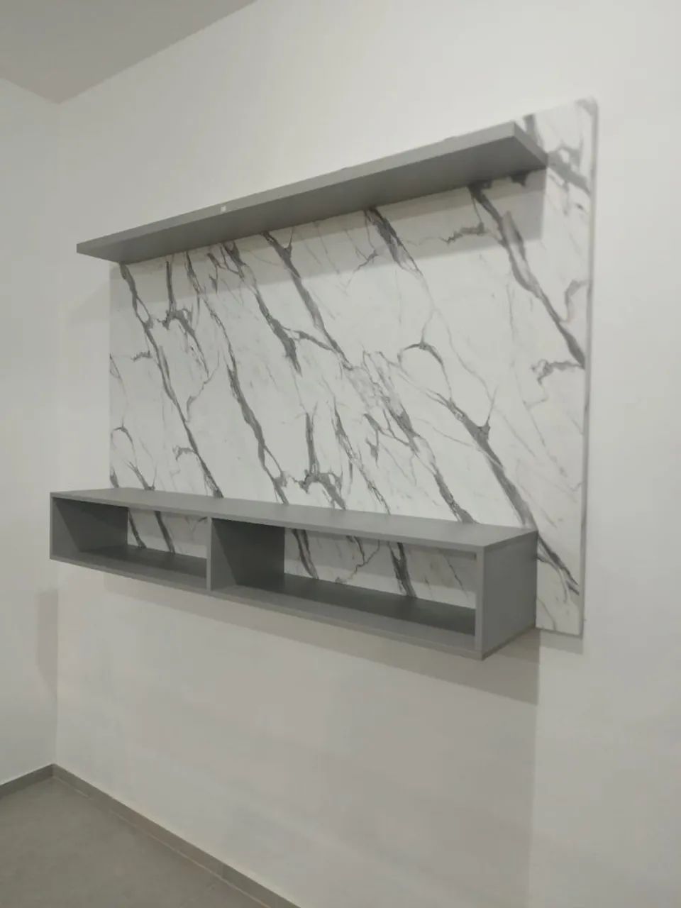 Painel para Televisão com Prateleiras