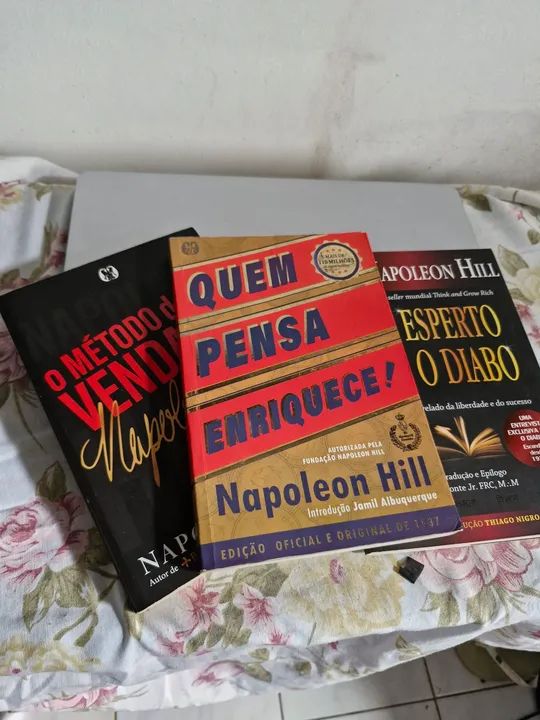 3 Livros de Napoleon Hill - Quem Pensa Enriquece, O Método de Vendas e O Esperto do Diabo