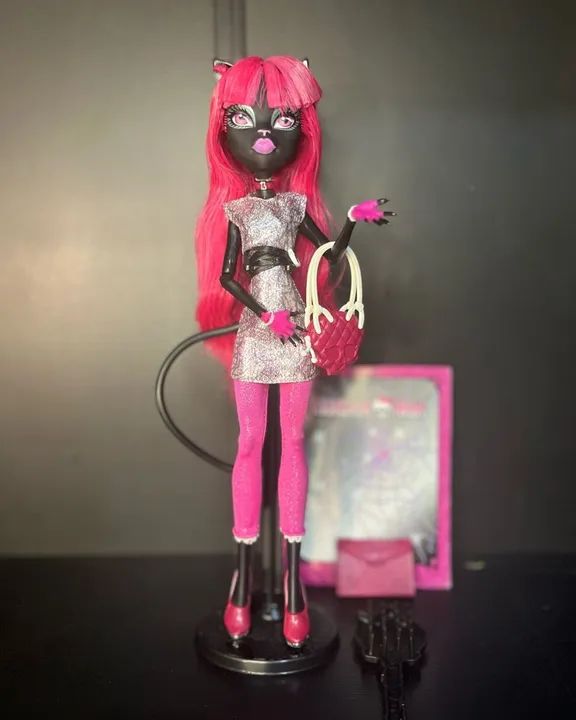 Boneca Monster High Catty Noir