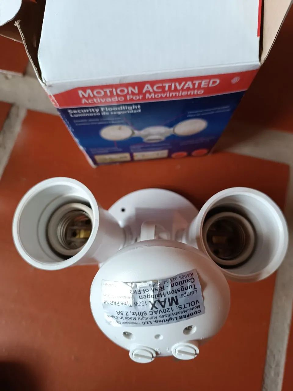 Luz de segurança com sensor de movimento totalmente regulável 2 spots - Foto 2