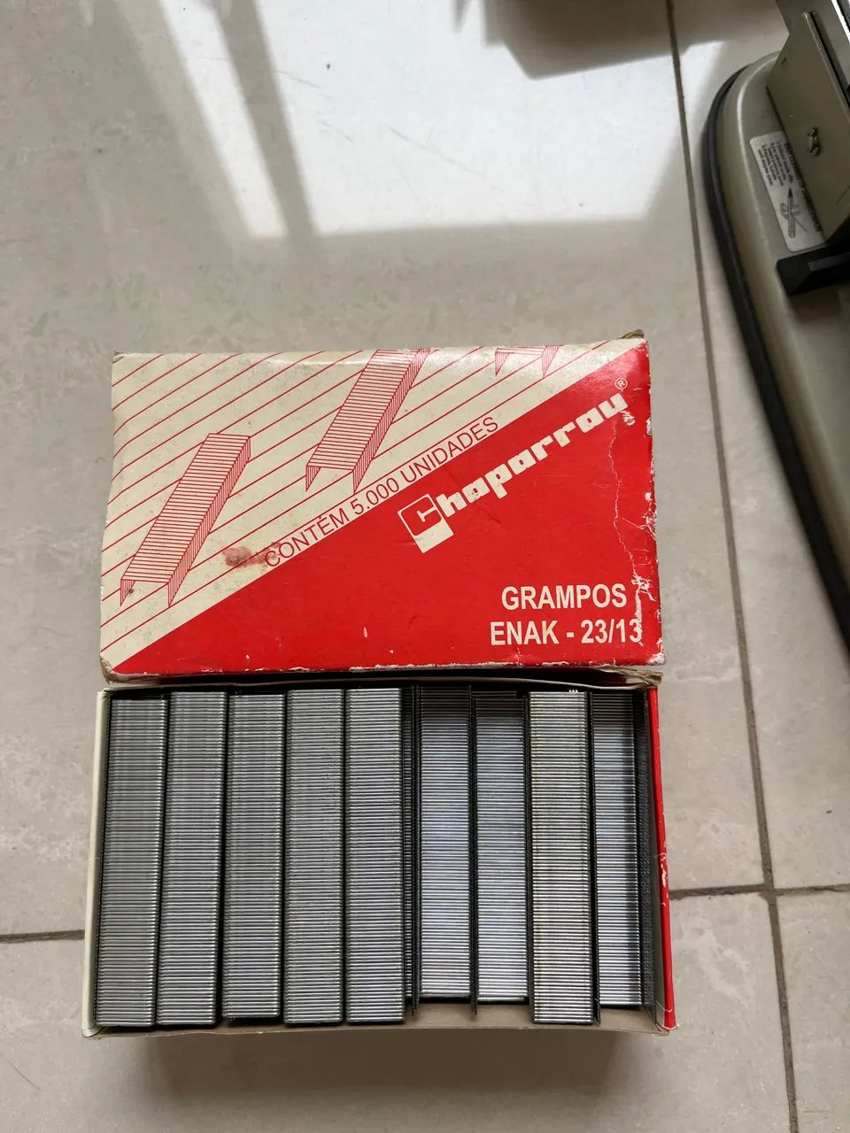 Lote grampeadores, grampos e perfurador grafica