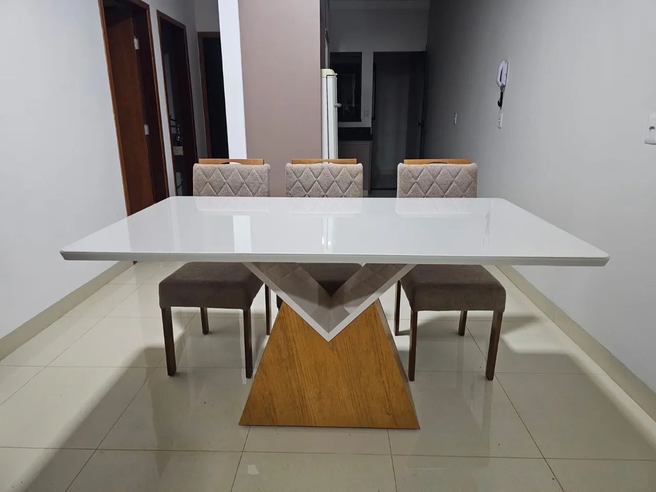 Mesa de Jantar Elegante com 6 Cadeiras de madeira  - Foto 2