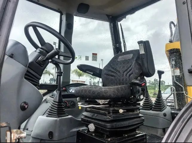 Retroescavadeira  New  Holland  2017 - Foto 5