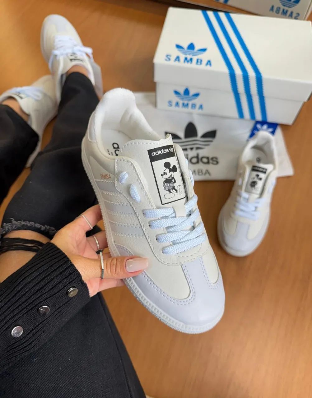Tênis Adidas samba OG Mickey Mouse  - Foto 4