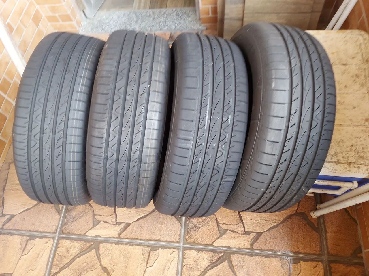 Pneu 215 60 16,continental,civic,Corolla,air Cross,t cross,spin,vectra,215/60/16