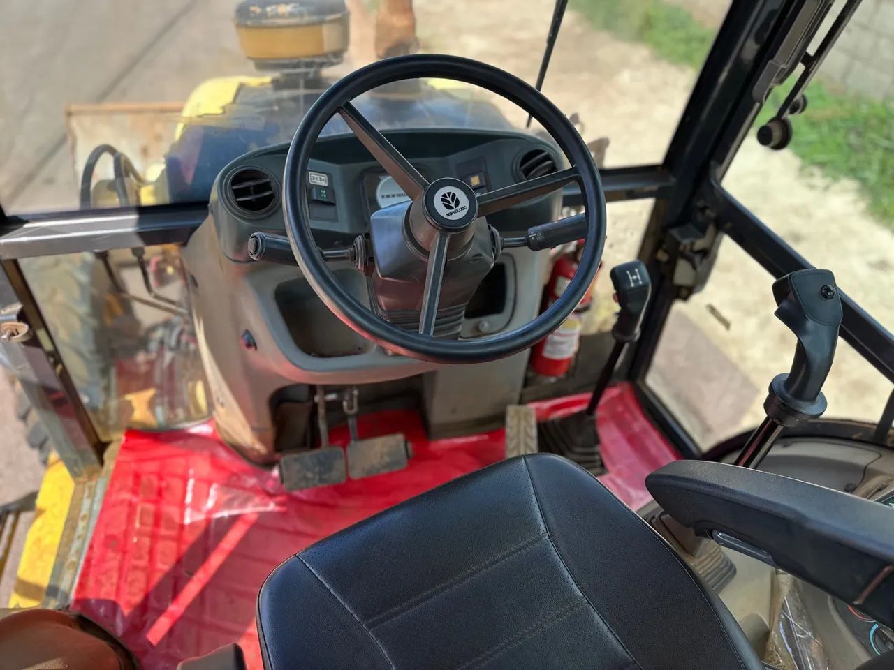 Retro Escavadeira New Holand LB95B- 2014 Turbinada-Cabinada - Foto 6