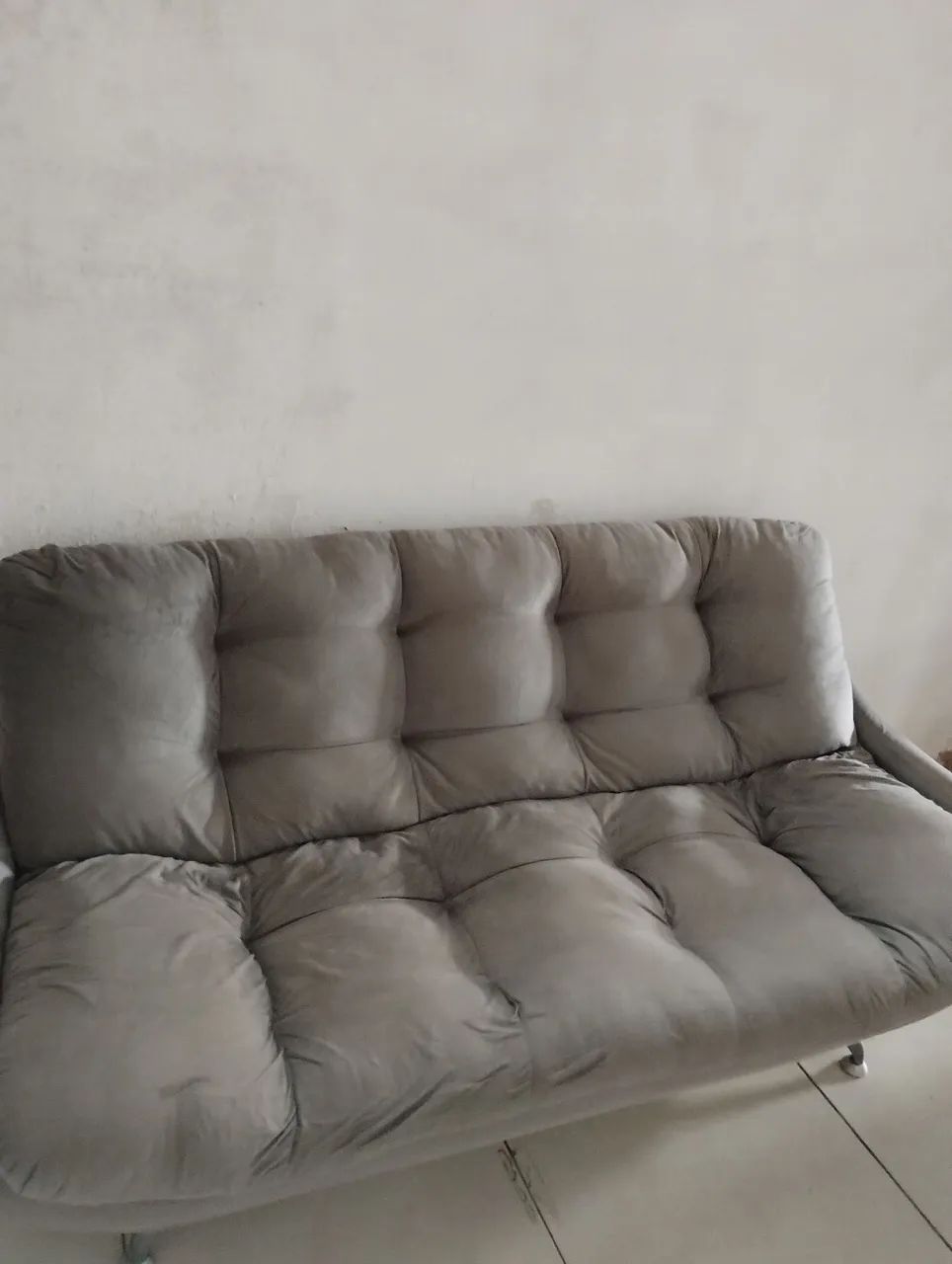 Sofá de 3 lugares confortável e moderno - Foto 2
