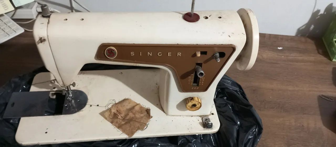 Máquina de Costura Singer