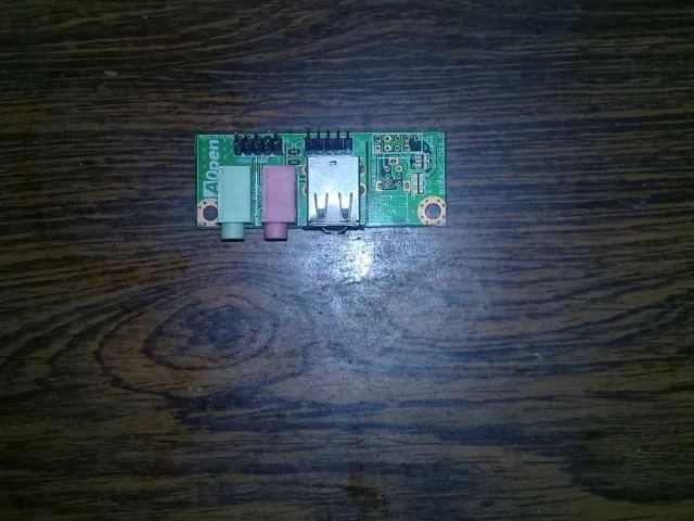 placa de som  com  2 porta usb  usado - Foto 5