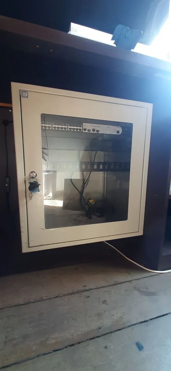 Rack de Rede Completo com Switch e Patch Panel