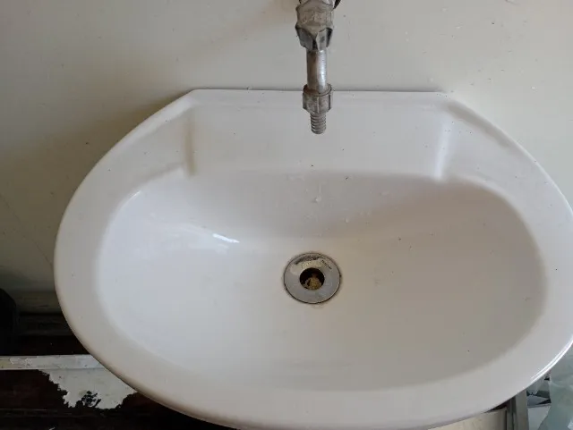 Pia cerâmica para banheiro e lavabos